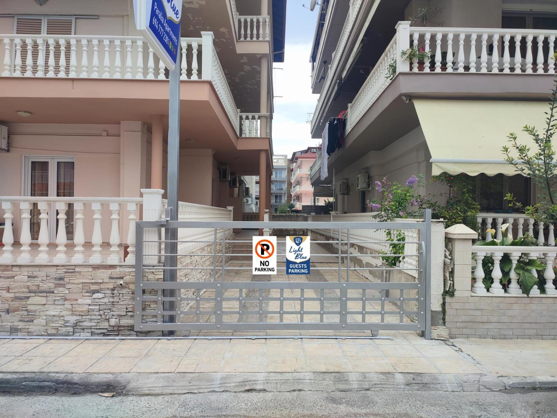 Light Blue Paralia Apartments Bagian luar foto