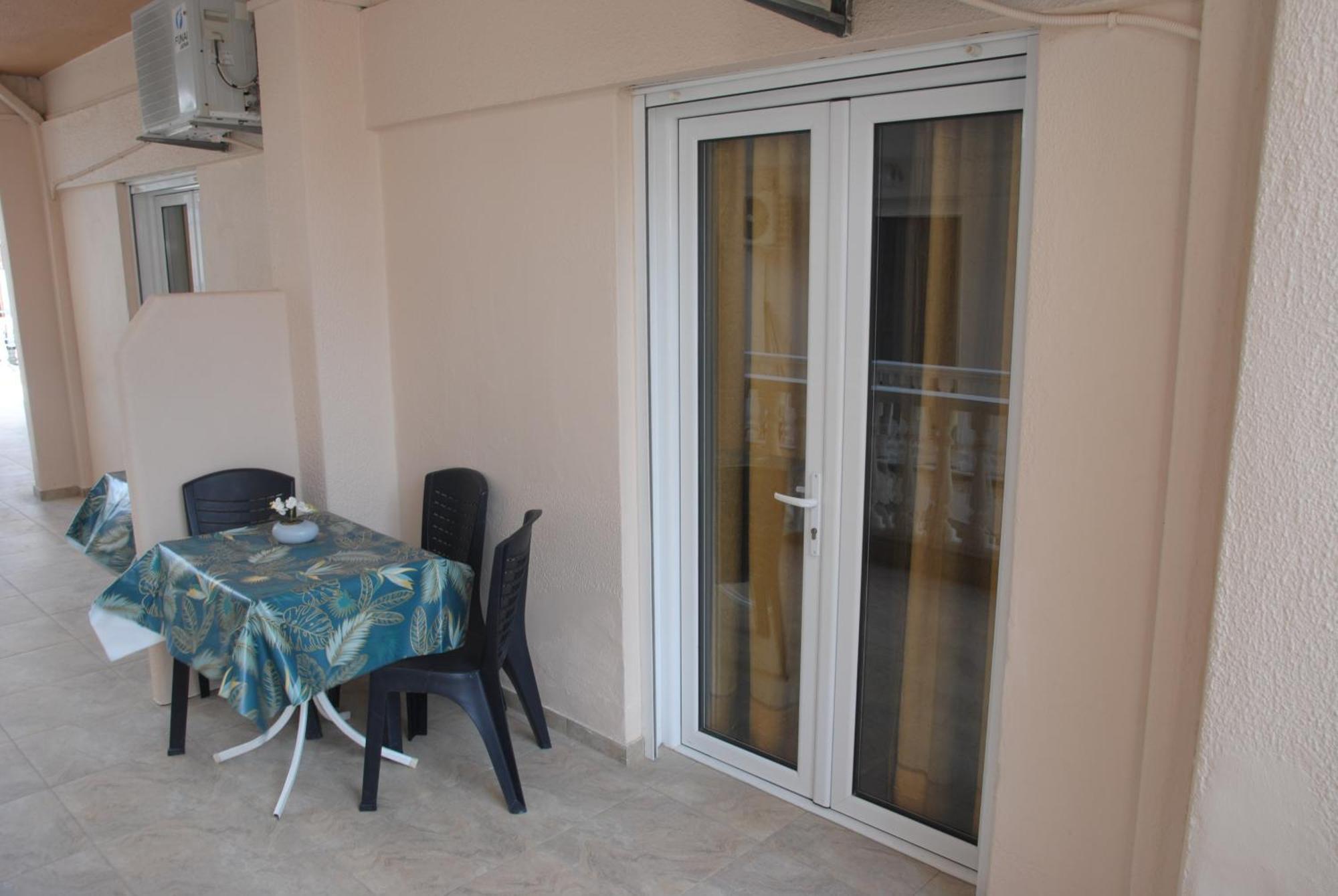 Light Blue Paralia Apartments Bagian luar foto