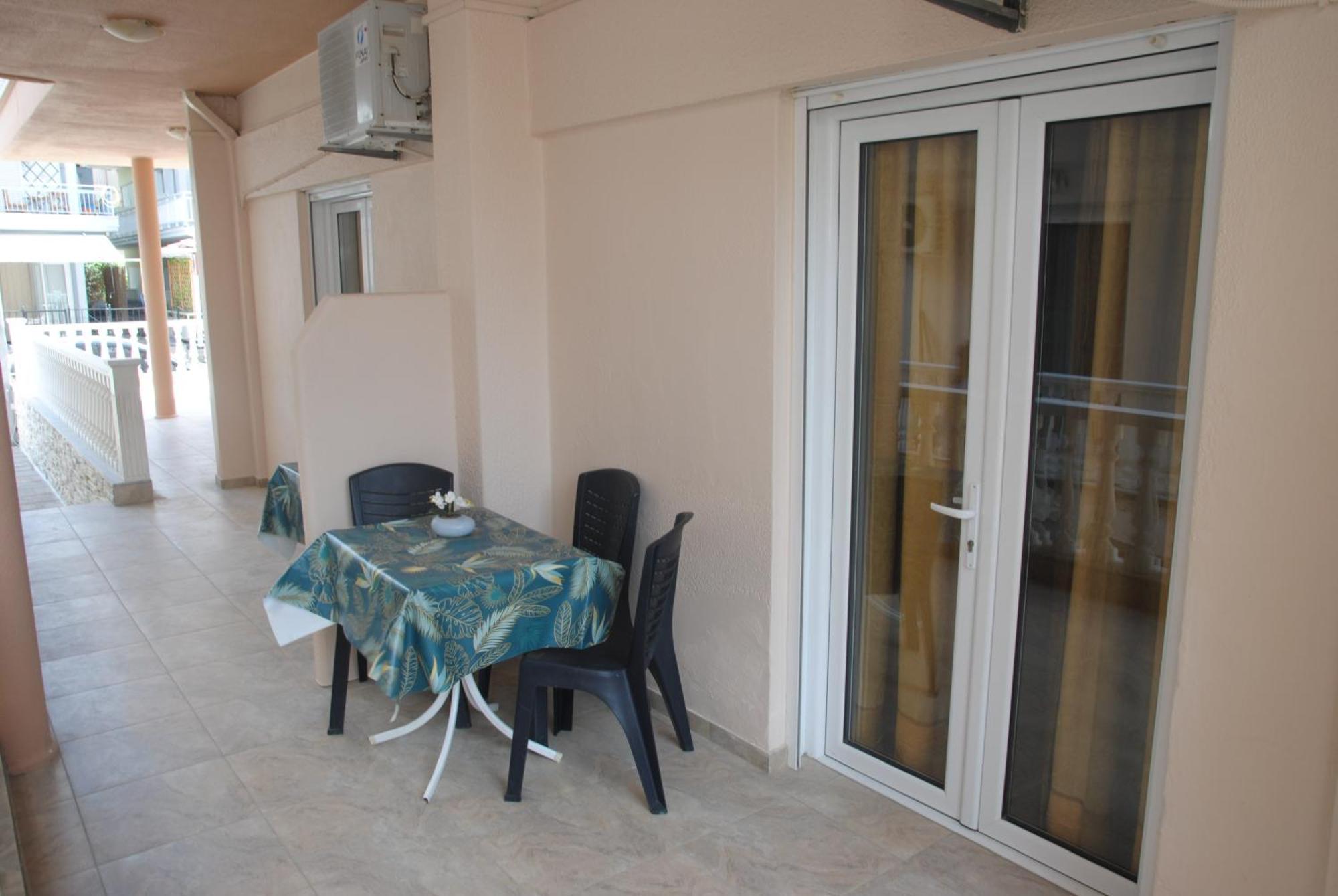 Light Blue Paralia Apartments Bagian luar foto