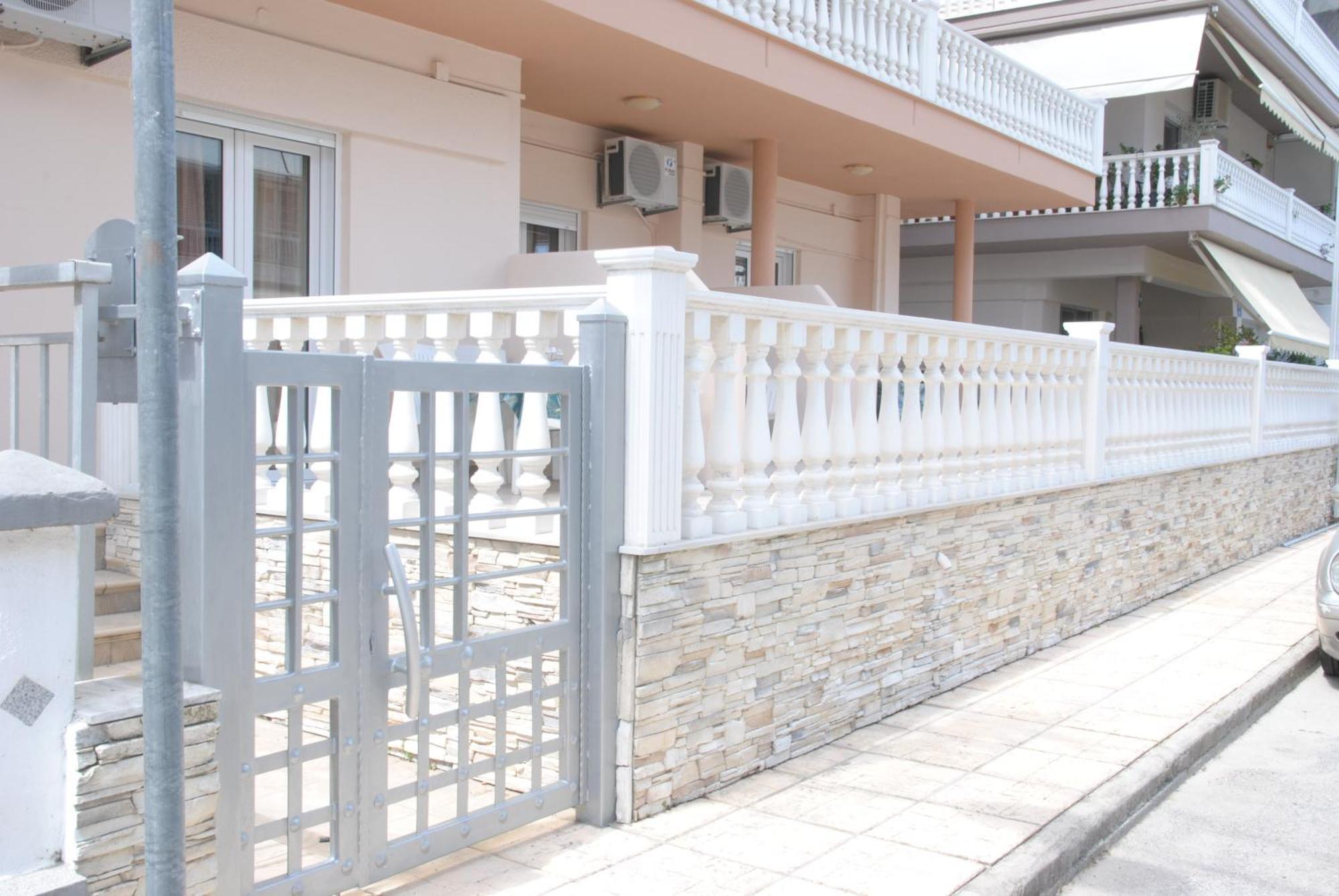 Light Blue Paralia Apartments Bagian luar foto