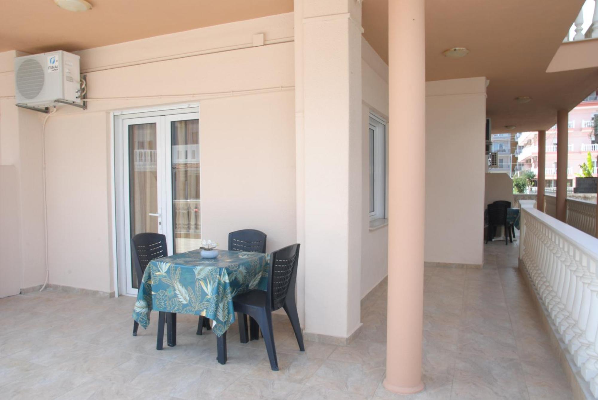 Light Blue Paralia Apartments Bagian luar foto