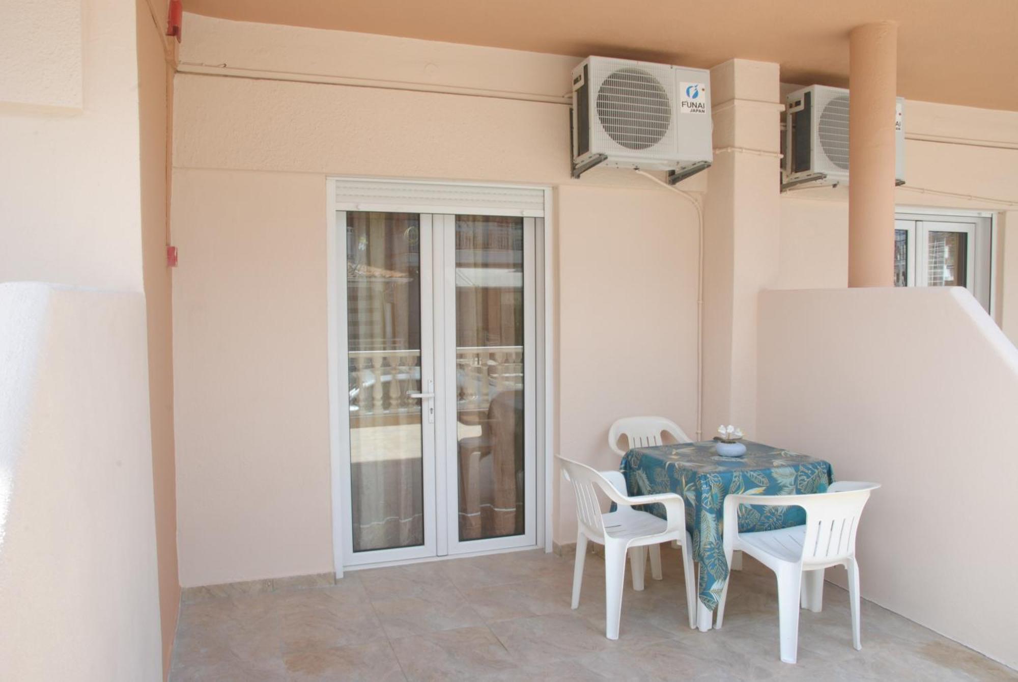 Light Blue Paralia Apartments Bagian luar foto